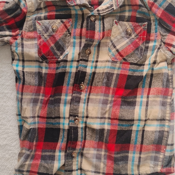 Boys 5t flannel shirt - Picture 3 of 3